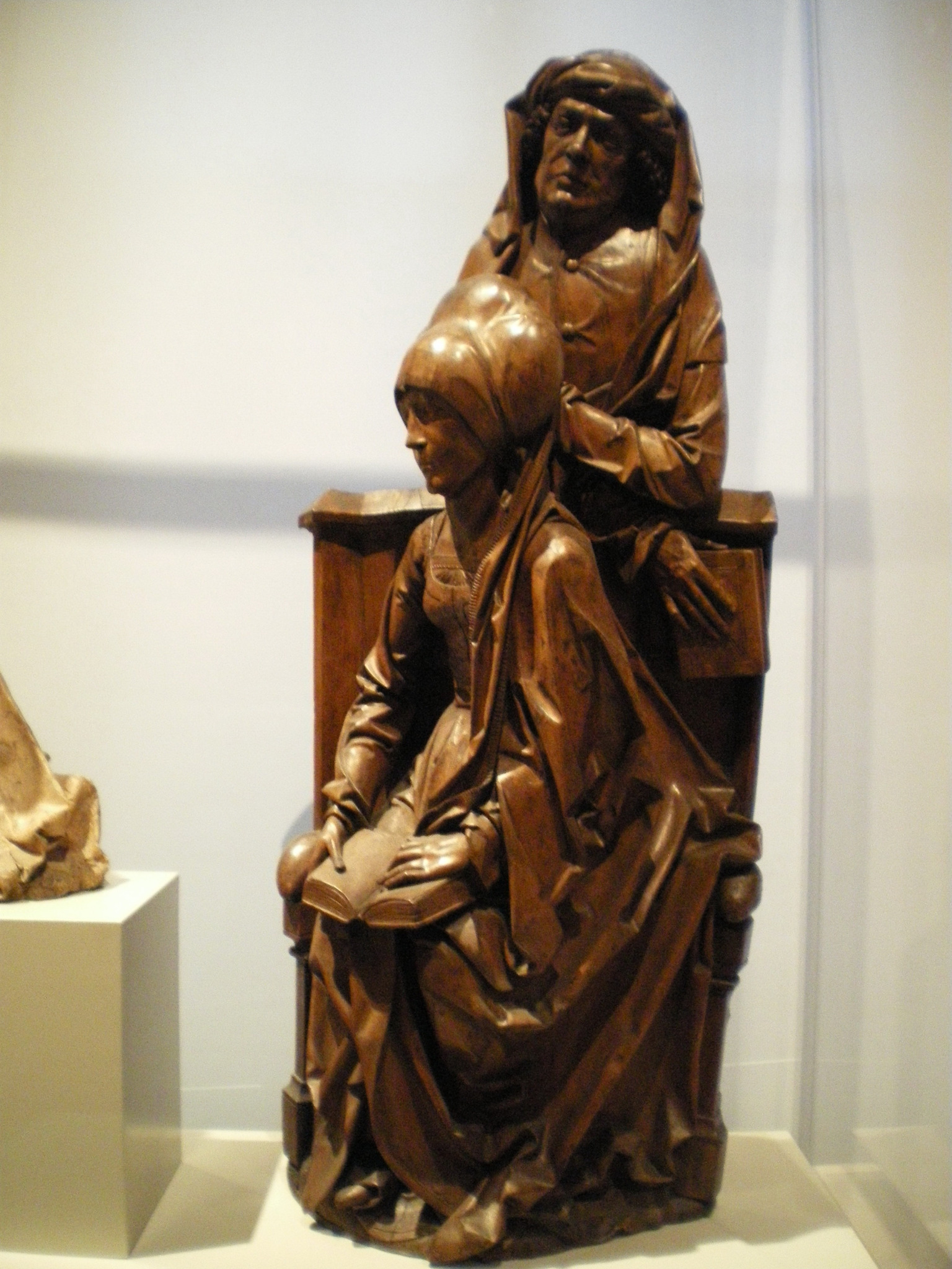 Escultura em madeira representando Maria Salomé e Zebedeu, pais dos apóstolos Tiago e João, fotografada em 2010.
