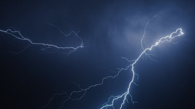 Por que sentimos uma vibração nos dedos quando tocamos a tela da televisão?